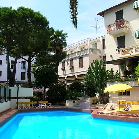 Coccodrillo Hotel & Apartments Варацце Удобства фото
