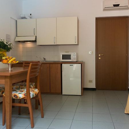 Coccodrillo Hotel & Apartments Варацце Экстерьер фото