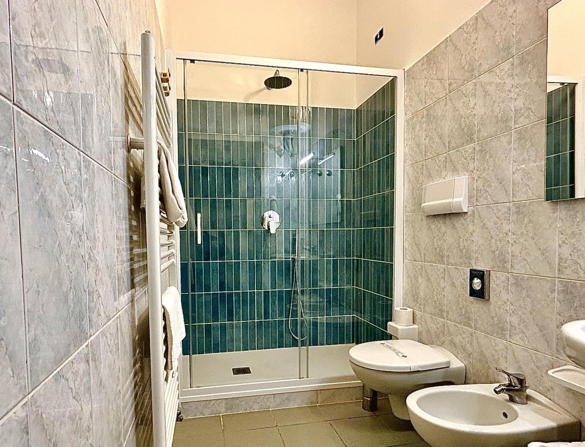 Coccodrillo Hotel & Apartments Варацце Экстерьер фото