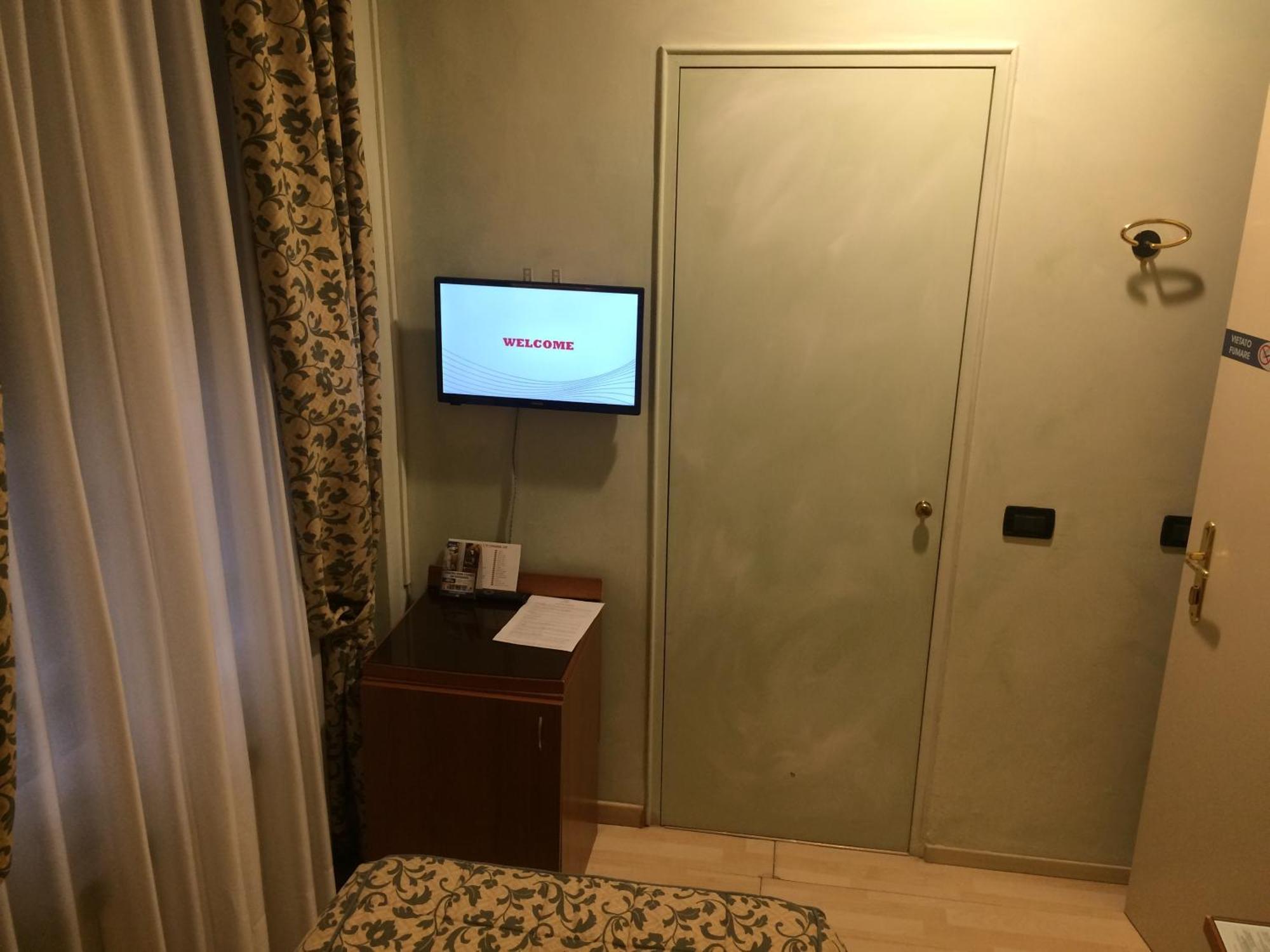 Coccodrillo Hotel & Apartments Варацце Экстерьер фото
